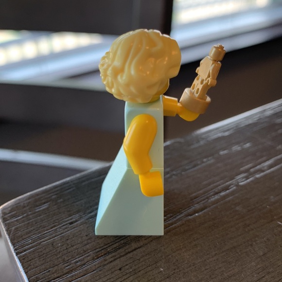 Lego Minifigures - Series 9 - Hollywood Starlet - Picture 3 of 4